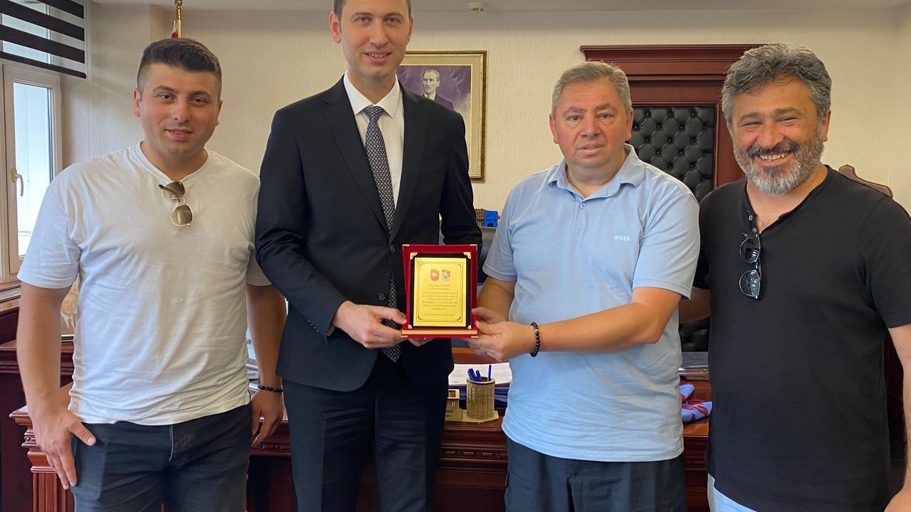 Artvinli Trabzonspor’lardan kaymakamlara ziyaret
