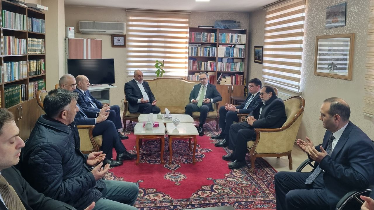 Azerbaycan Devlet Komitesi Başkanı Ramin Memmedov, Kars Ehlibeyt Alimleri Birliği’ni ziyaret etti