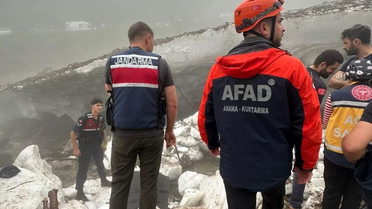 Yaylada fotoğraf çekerken kar altında kaldı, hayatını kaybetti