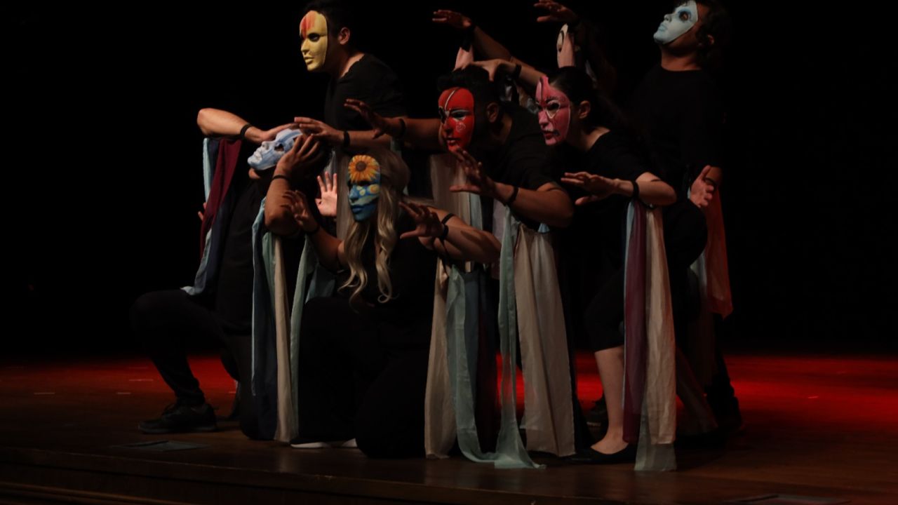 kursiyerleri “Artiz Mektebi”yi gururla sundu