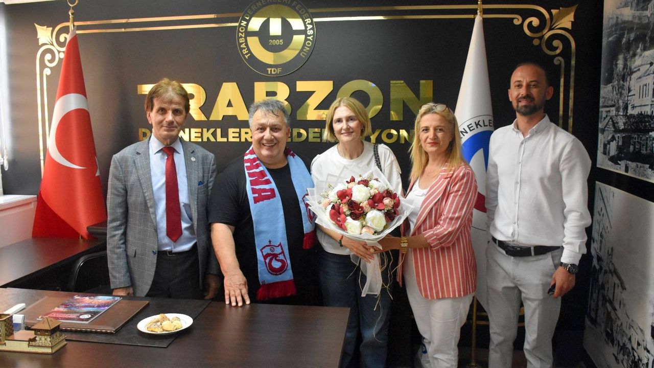 Sanatçı Türüt TDF Trabzon Şubesini ziyaret etti