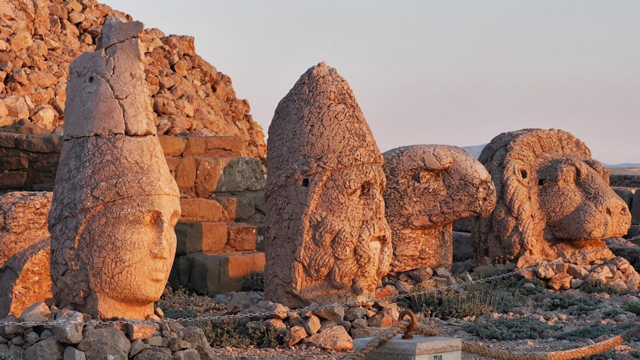 Nemrut Dağı’ndaki dev heykeller nano kireçle korunacak