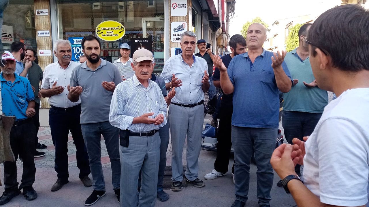 Hayırsever iş insanı 20 ton karpuz dağıttı