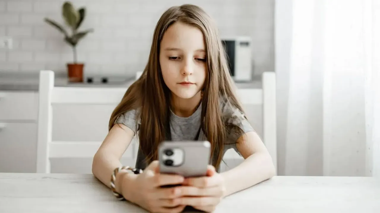 İngiltere’den çocuklara sosyal medya sınırı