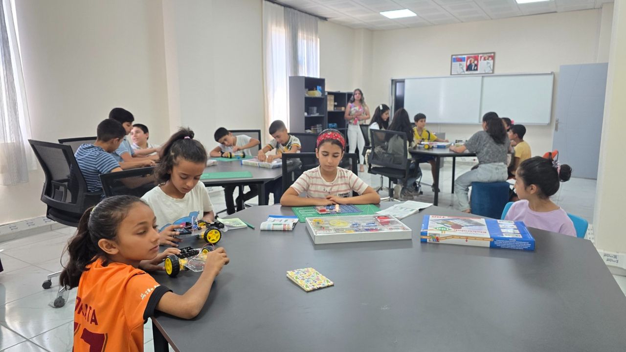 Eyyübiyeli çocuklar robotik kodlama öğreniyor