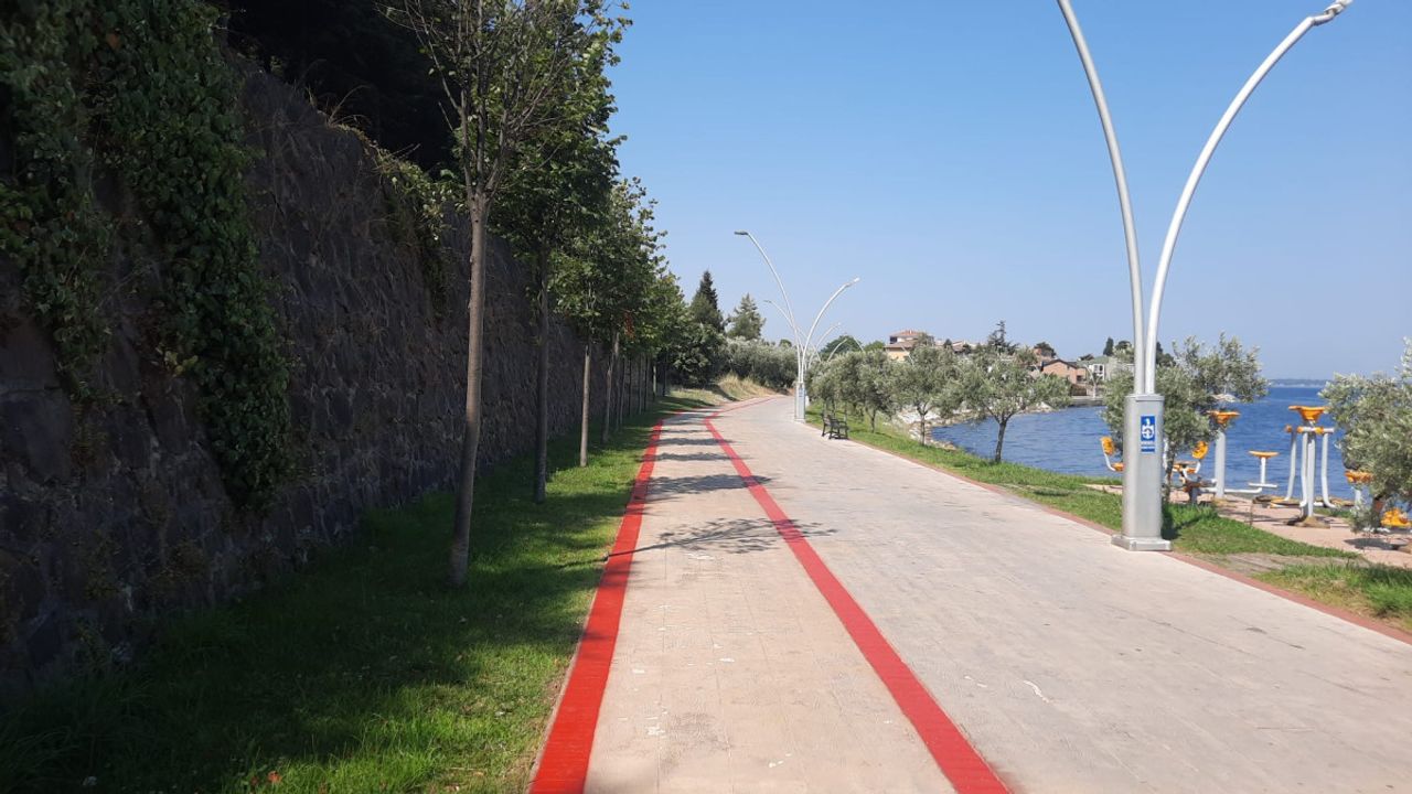 Kocaeli Büyükşehir Belediyesi, bisiklet yolu çizgilerini yeniliyor