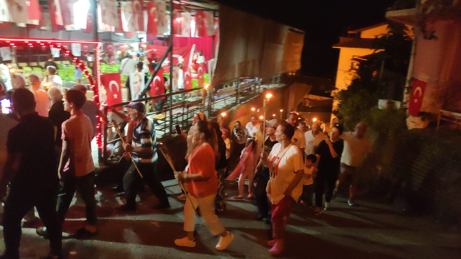 Rize Gündoğdu Bozukkale Köyü’nde 30 Ağustos Zafer Coşkusu Kutlamalar Ve Fener Alayıyla Zirveye Taşındı