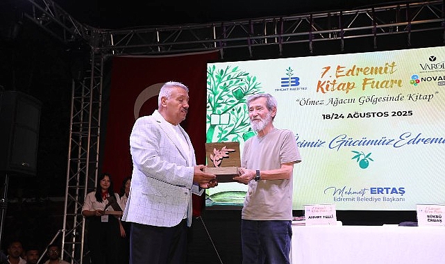 7. Edremit Kitap Fuarı’nda 5. Gün: Şiirden panele, türkülerden müziğe