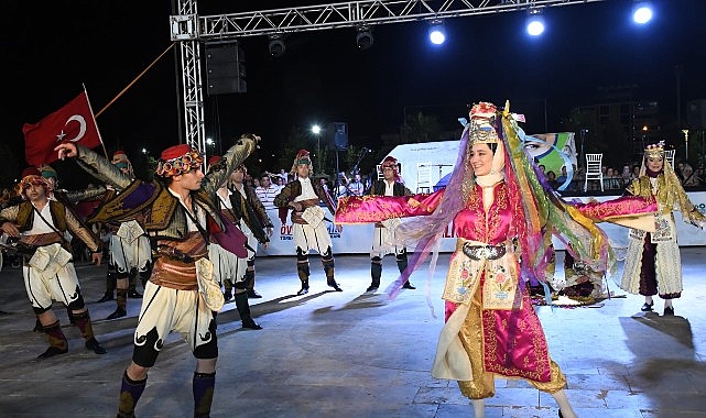 8 Ülke Torbalı’da Buluştu: Halk Dansları Geceye Damga Vurdu