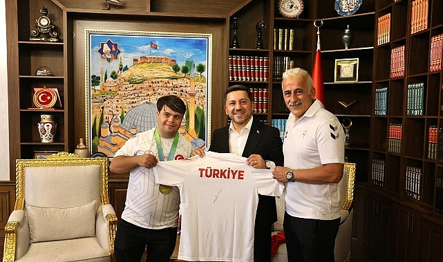 Avrupa Şampiyonu Ramazan Ünlü, Başkan Arı’yı Ziyaret Etti