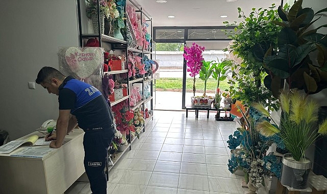 İnegöl’de Zabıta Çiçekçileri Mercek Altına Aldı