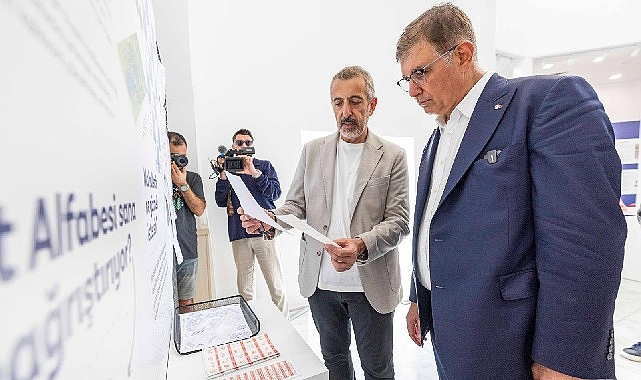 İzmir’in geleceğini anlatan sergi ‘İz’in Peşinde Şehrin İçinde’ açıldı