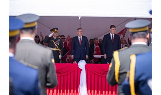 İzmirliler 30 Ağustos Zaferi’nin 103’üncü yıl dönümünü coşkuyla kutladı