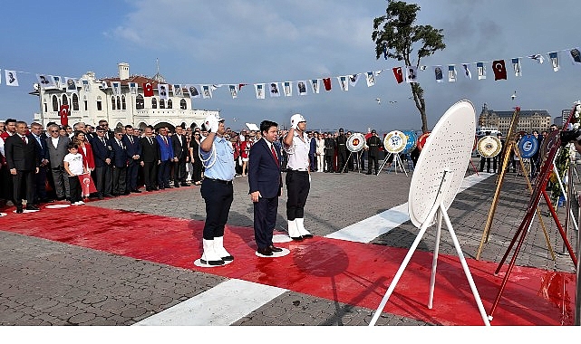 Kadıköy Sokaklarında Zafer Bayramı Coşkusu