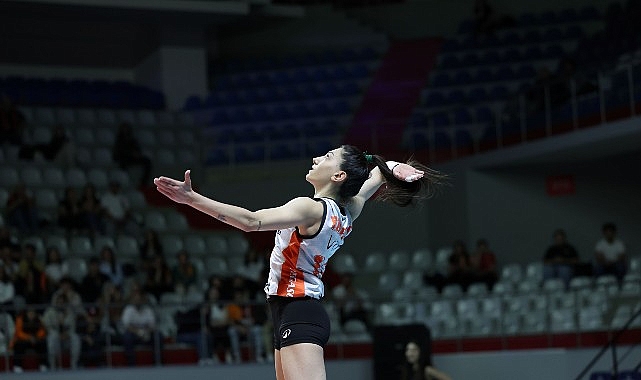 Milli Smaçör Yaprak Erkek, 3 Yıl Daha Turuncu-Beyaz Formayla