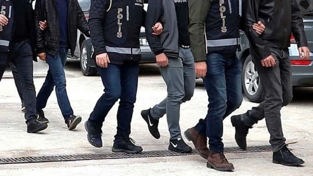 İstanbul’da suç örgütlerine operasyon: 19 gözaltı