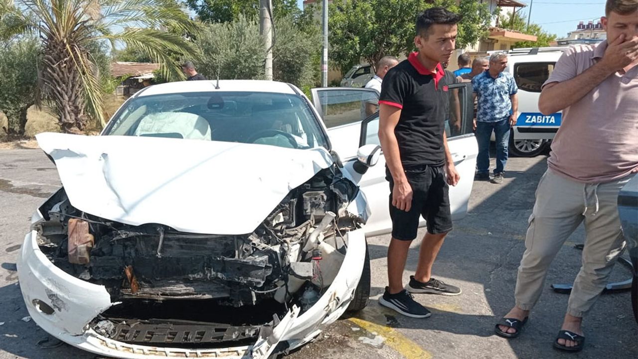 Serik’te kavşakta kaza: 3 kişi yaralandı