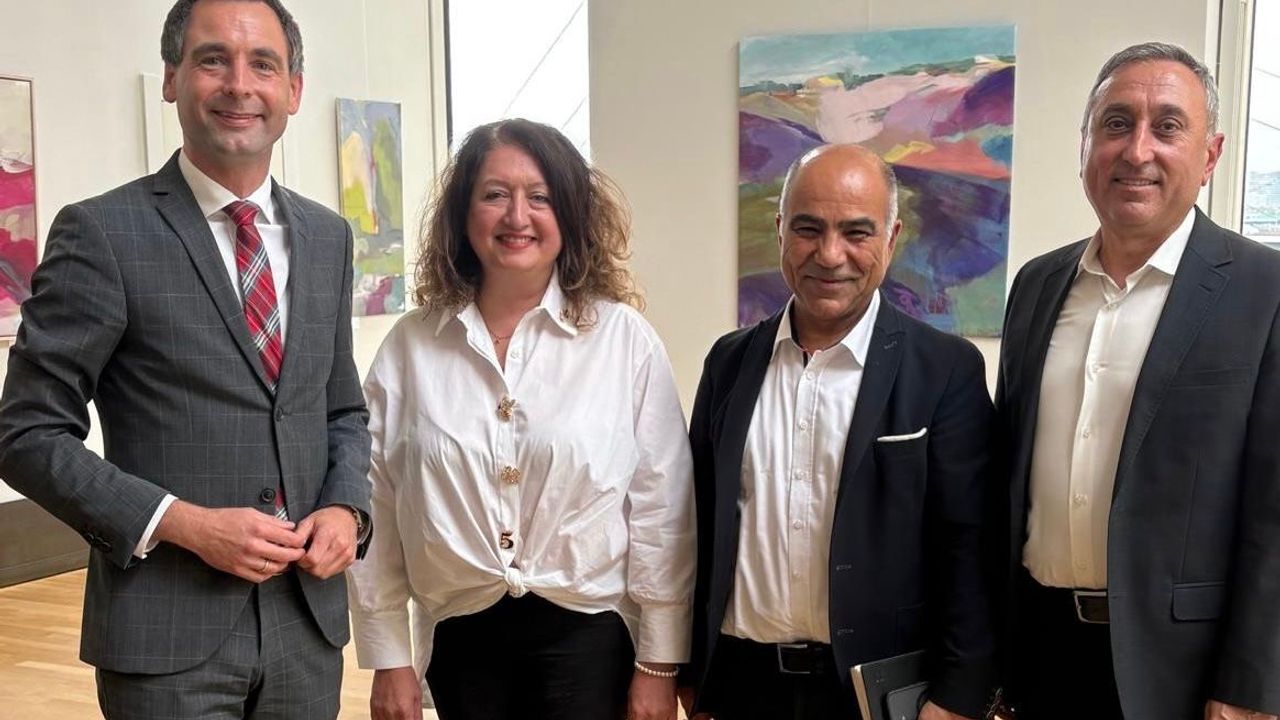 NRW’de Anadili derslerinin geleceği masaya yatırıldı