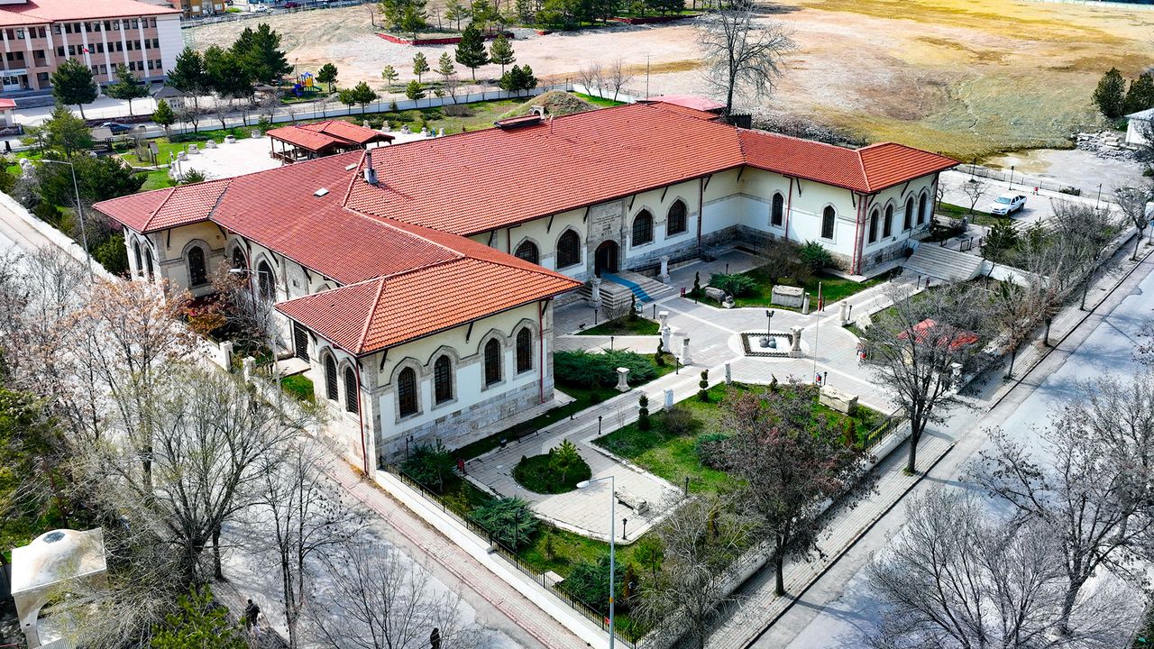 Hitit Kraliyetinden 4 kuşaklık miras: İspekçir Steli Sivas’ta sergileniyor