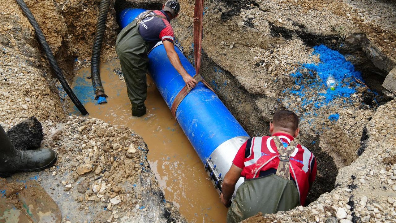 Patlayan içme suyu ana hattı “2 saatte tamir edildi”