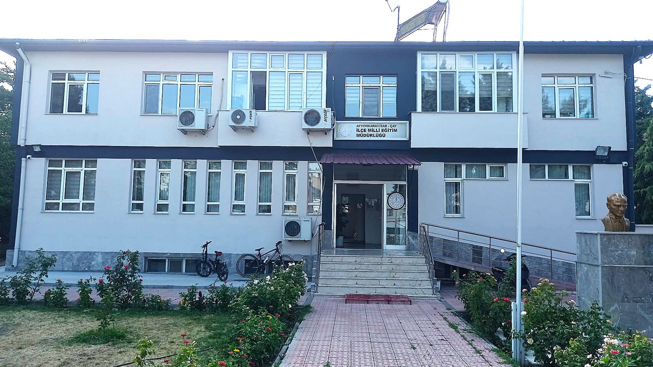 Çay’da liseye geçiş başarısı sevindirdi