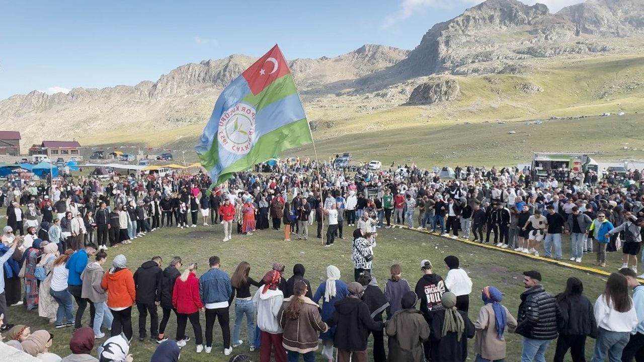 Ovit Yaylasında ilk gün coşkusu; on binler horona durdu
