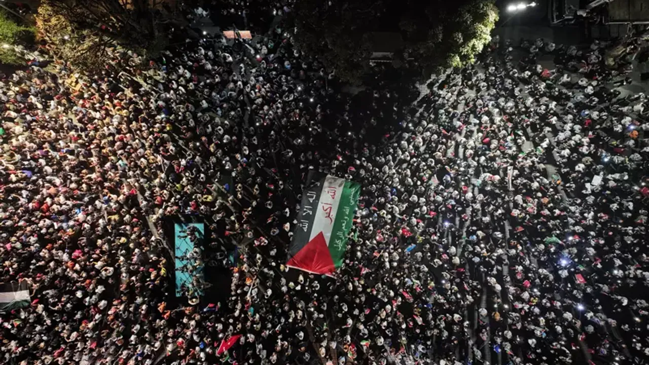 İstanbul’da “Gazze’ye Umut Işığı Ol” yürüyüşüne yoğun ilgi