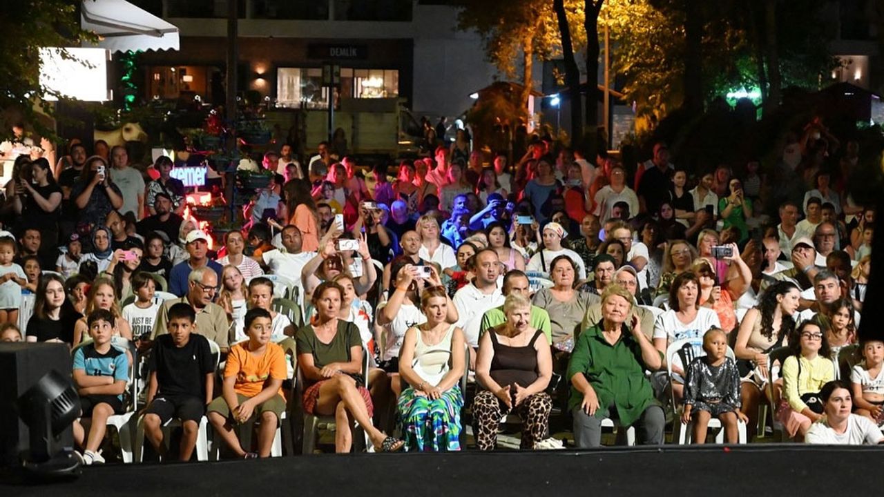 Gürcü Dans Topluluğu’ndan Kemer’de kültür şöleni