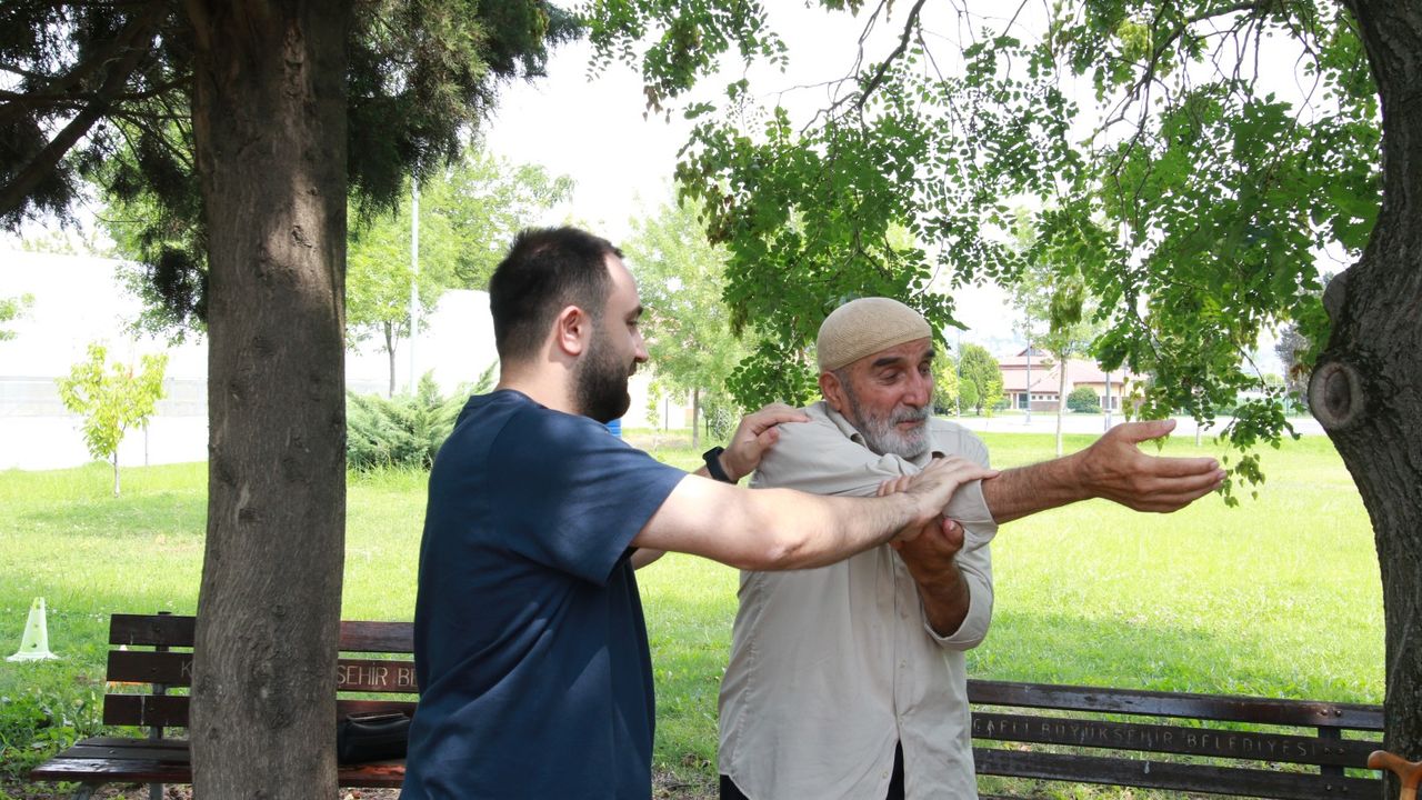 Kocaeli Büyükşehir’den Alzheimer hastalarına şefkat eli