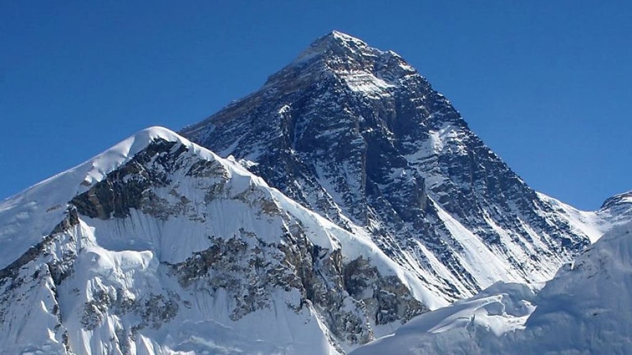 Everest Dağı’nda 10 yıl sonra ilk ücret artışı
