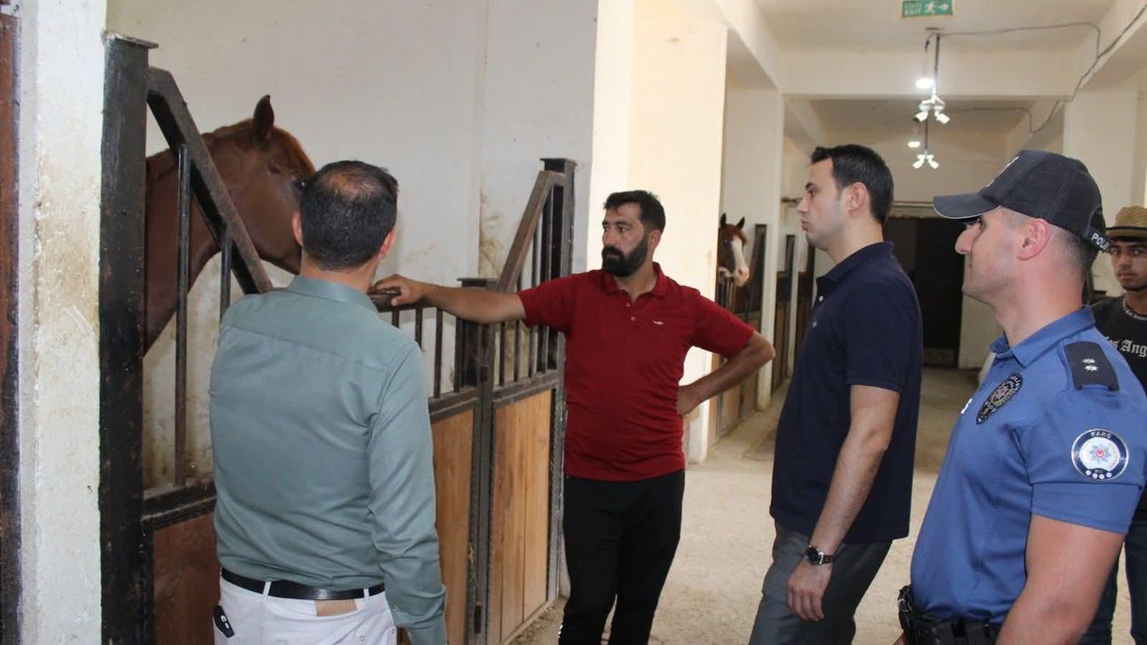 Selim Kaymakamı Semiz’den at çiftliğine ziyaret