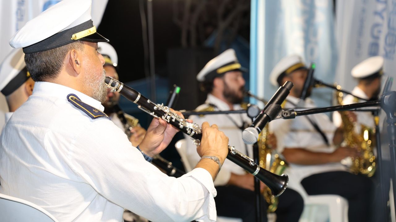 Başiskele sahilinde müzikli ve renkli bir akşam yaşandı