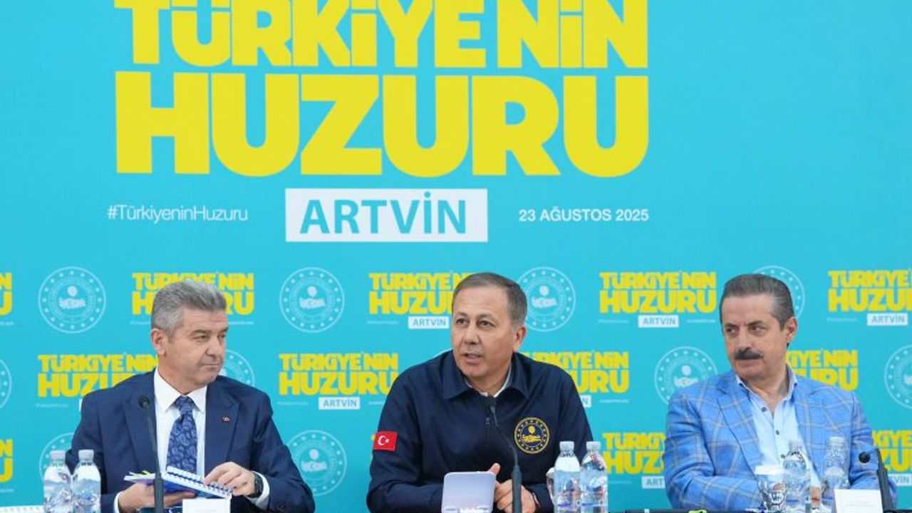 İçişleri Bakanı Ali Yerlikaya Artvin’de huzur ve güvenlik toplantısına katıldı