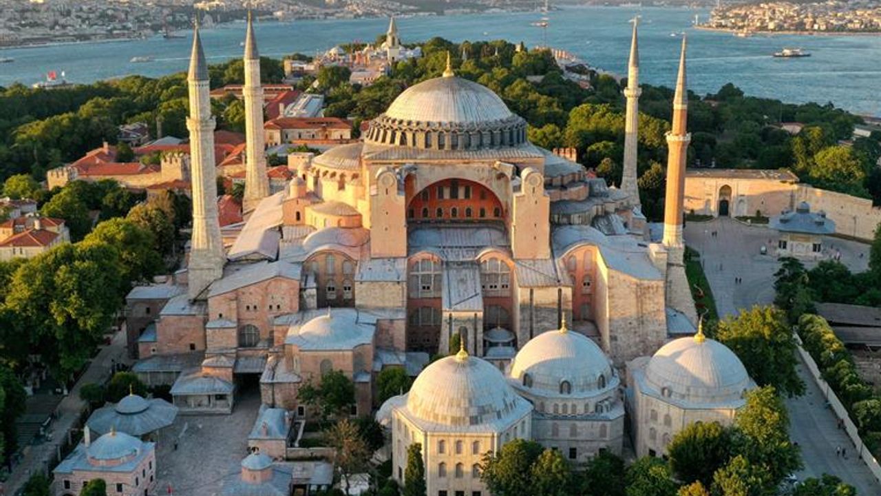 Ayasofya-i Kebir Camii 40 milyon ziyaretçiyi ağırlayarak rekor kırdı