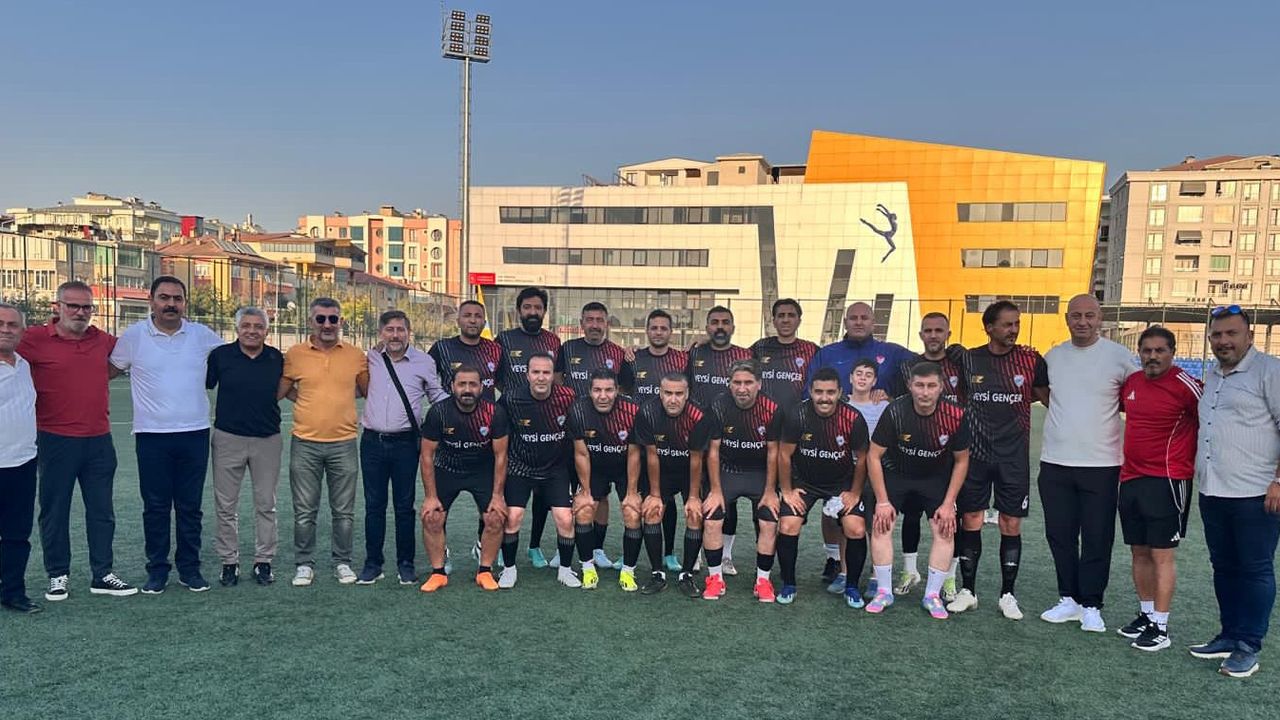 Van Masterler, Şöhretler Turnuvası’nda Şampiyonluk kupasını kaldırdı