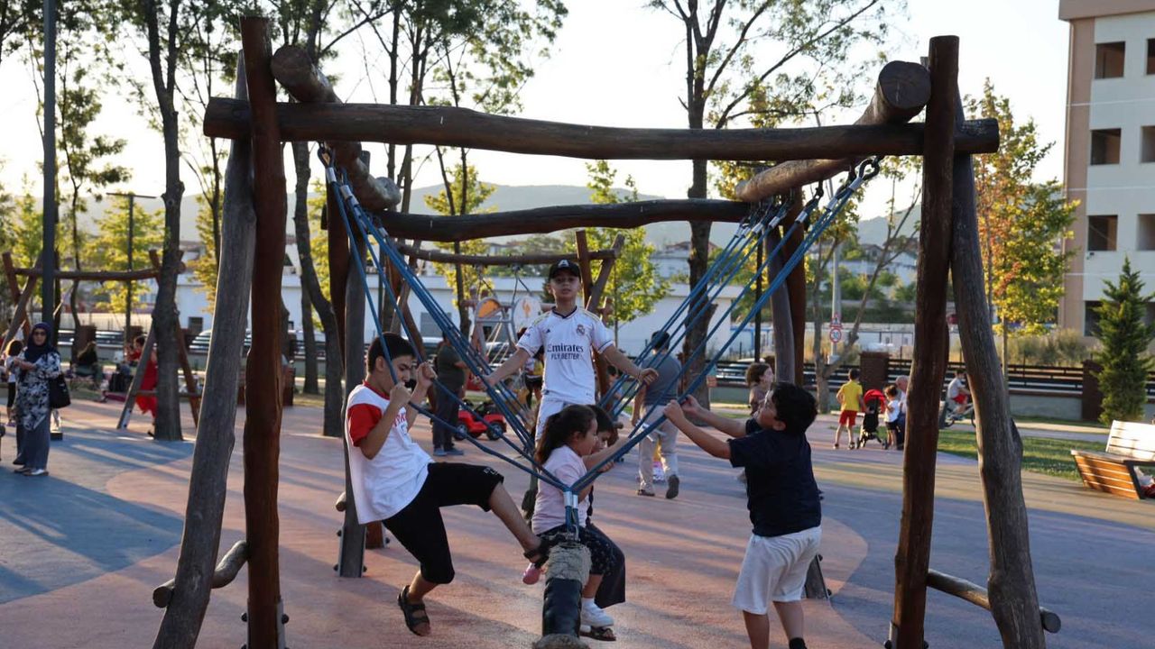 Kocaeli Büyükşehir’in Derince’ye kazandırdığı Sağlıklı Yaşam Parkı dolup taşıyor