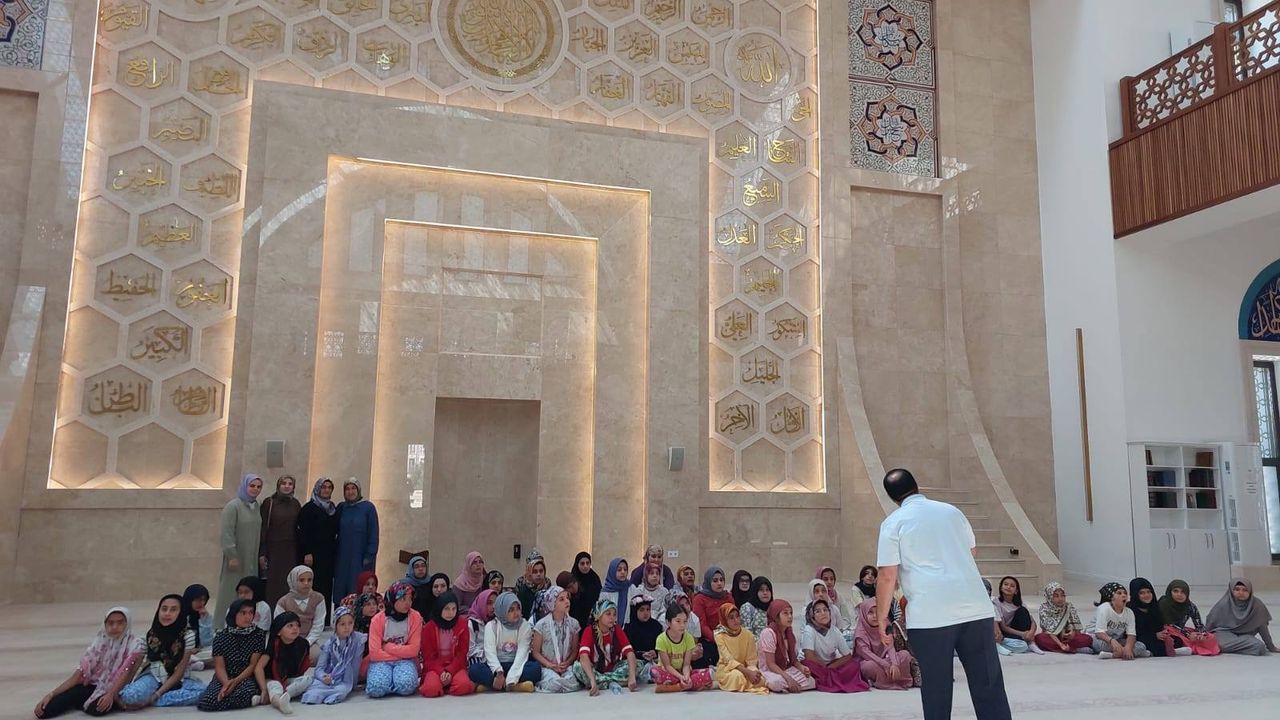 Kars’ta camii çocuk buluşmaları: “Şehirlerin kalbi camilerde buluşalım” projesi devam ekarsdiyor