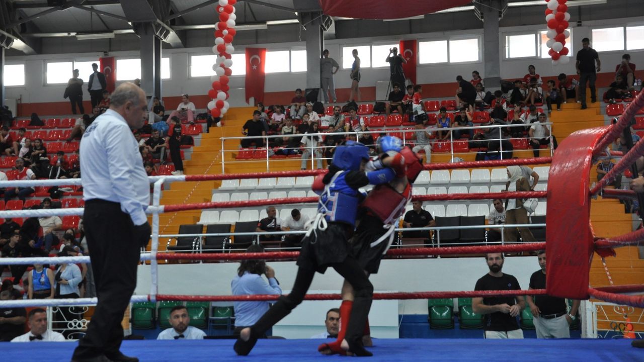 Çocuklar Türkiye Muaythai Şampiyonası, Kars’ta büyük bir heyecanla devam ediyor
