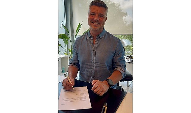 Sadettin Saran, Fenerbahçe Başkan Adaylığı İçin Gerekli 500 İmzayı Teslim Etti