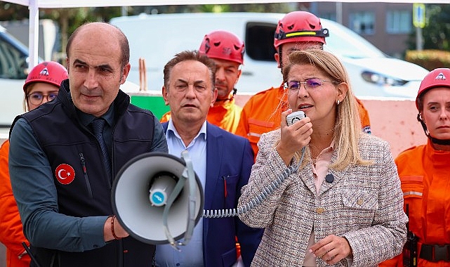 Bakırköy Belediyesi’nden eşzamanlı deprem tatbikatı