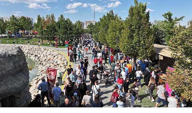 Başkan Altay Tüm Lezzet Tutkunlarını Pazar Akşamına Kadar Devam Edecek GastroFest’e Davet Etti