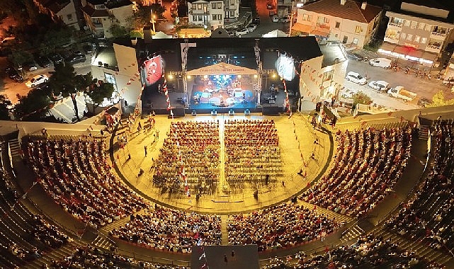 Çeşme Festivali’nde ilk gün coşkusu