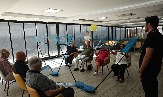 Nilüfer’de huzurevi sakinleri “Balon Voleybolu” ile eğlendi