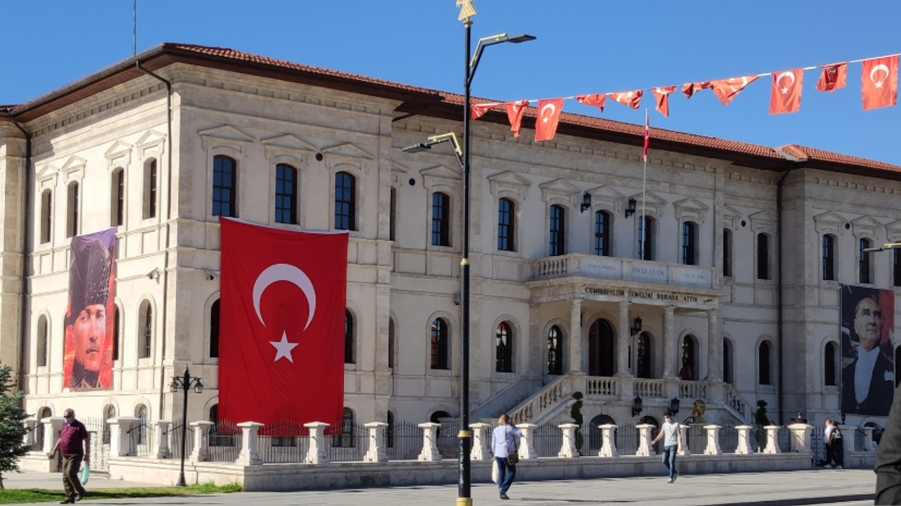 Başkan Hakan Bakar: Cumhuriyet meşalesi yolumuzu aydınlatmaktadır