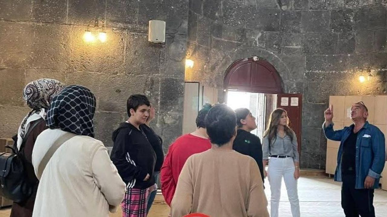 Kars Gündüz Engelli Bakım Merkezi’nden Mevlid Kandili etkinliği