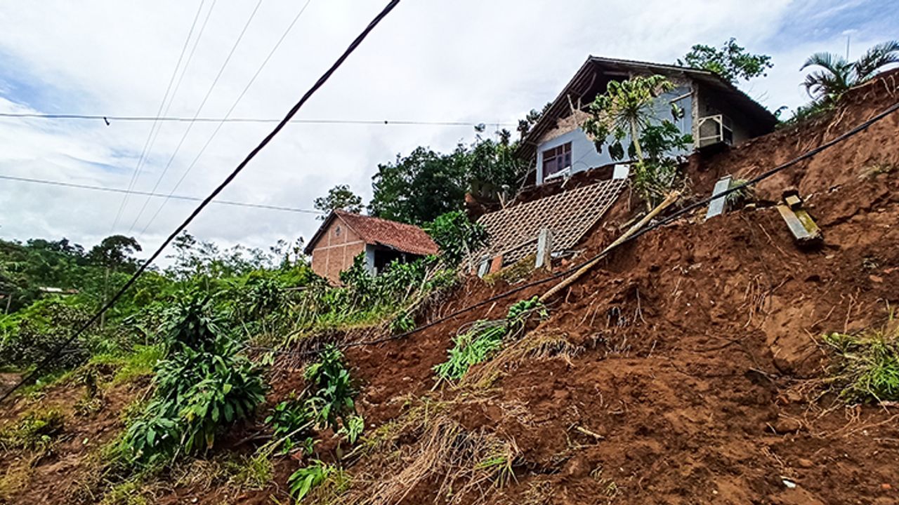 Sudan’da toprak kayması en az 1000 can aldı