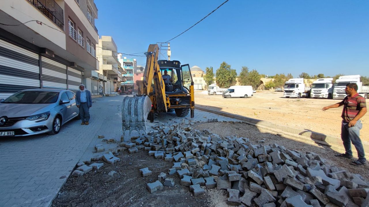 Eyyübiye’de gece gündüz yol çalışması