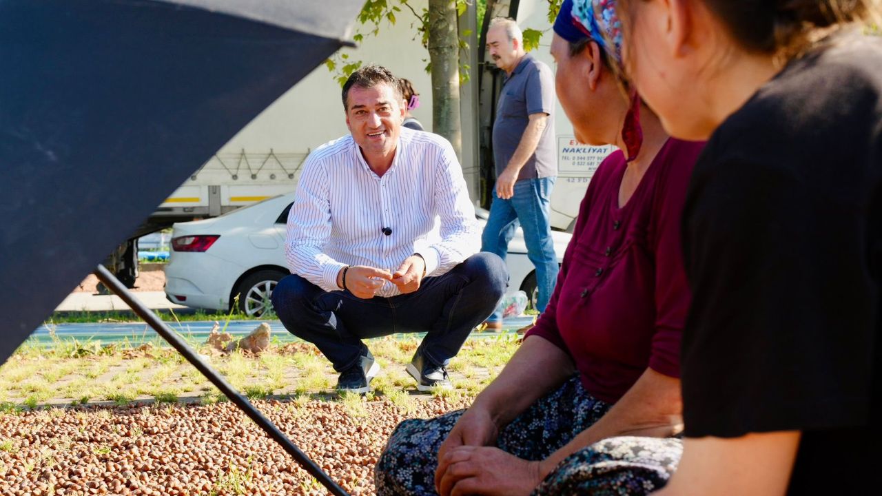 Fuat Köse sahilde fındık kurutan üreticileri ziyaret etti