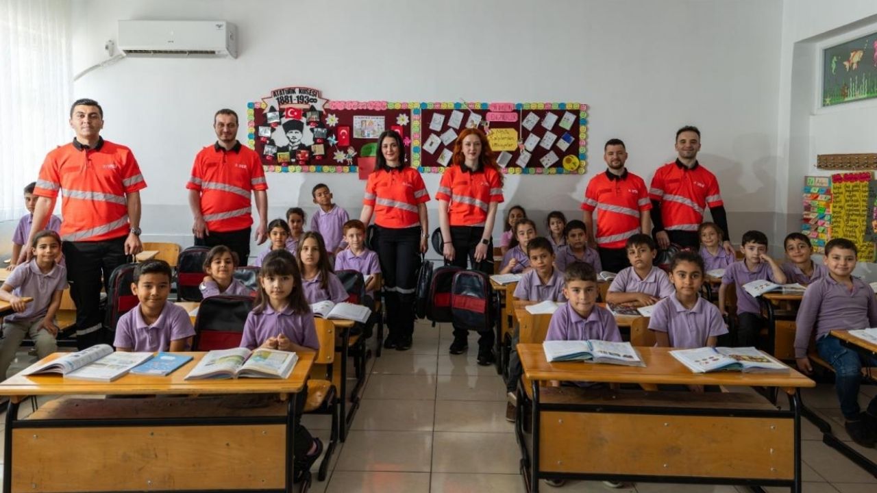 Kullanım süresi dolan uçak koltukları okul çantasına dönüştü