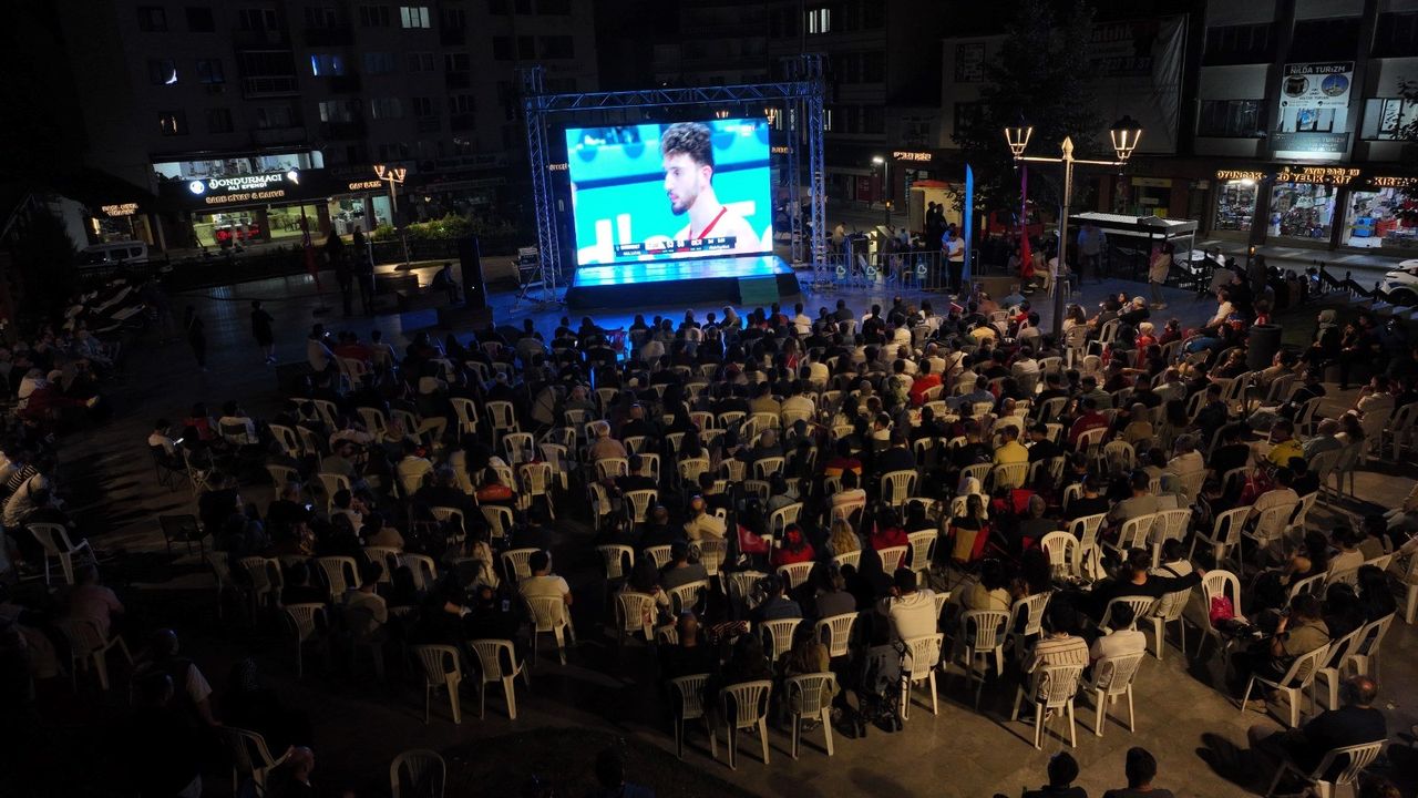 A Milli Basketbol Takımı yuvaya gümüş madalyayla döndü